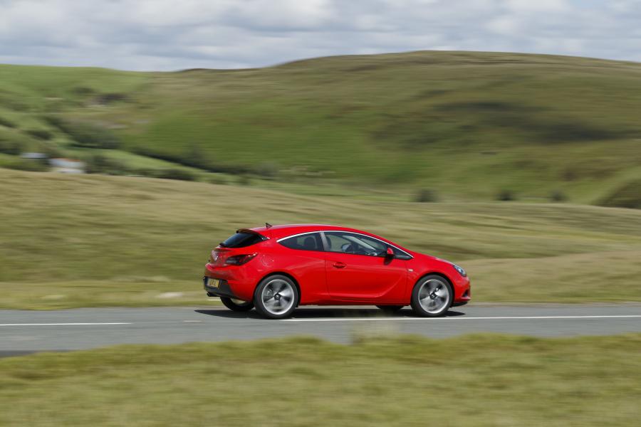  Vauxhall Astra GTC 2012 года  (фото 30 из 62)